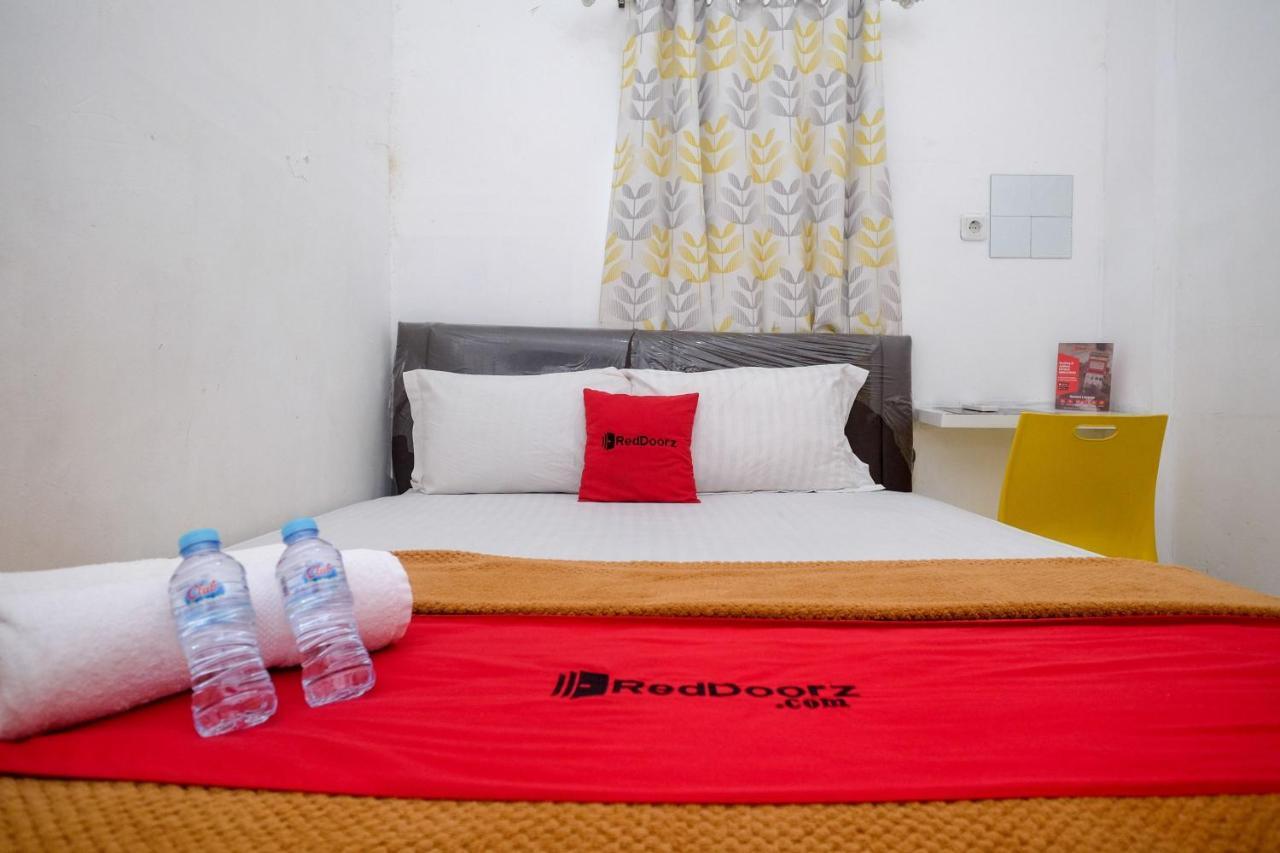 Reddoorz Near Politeknik Manado Hotel ภายนอก รูปภาพ