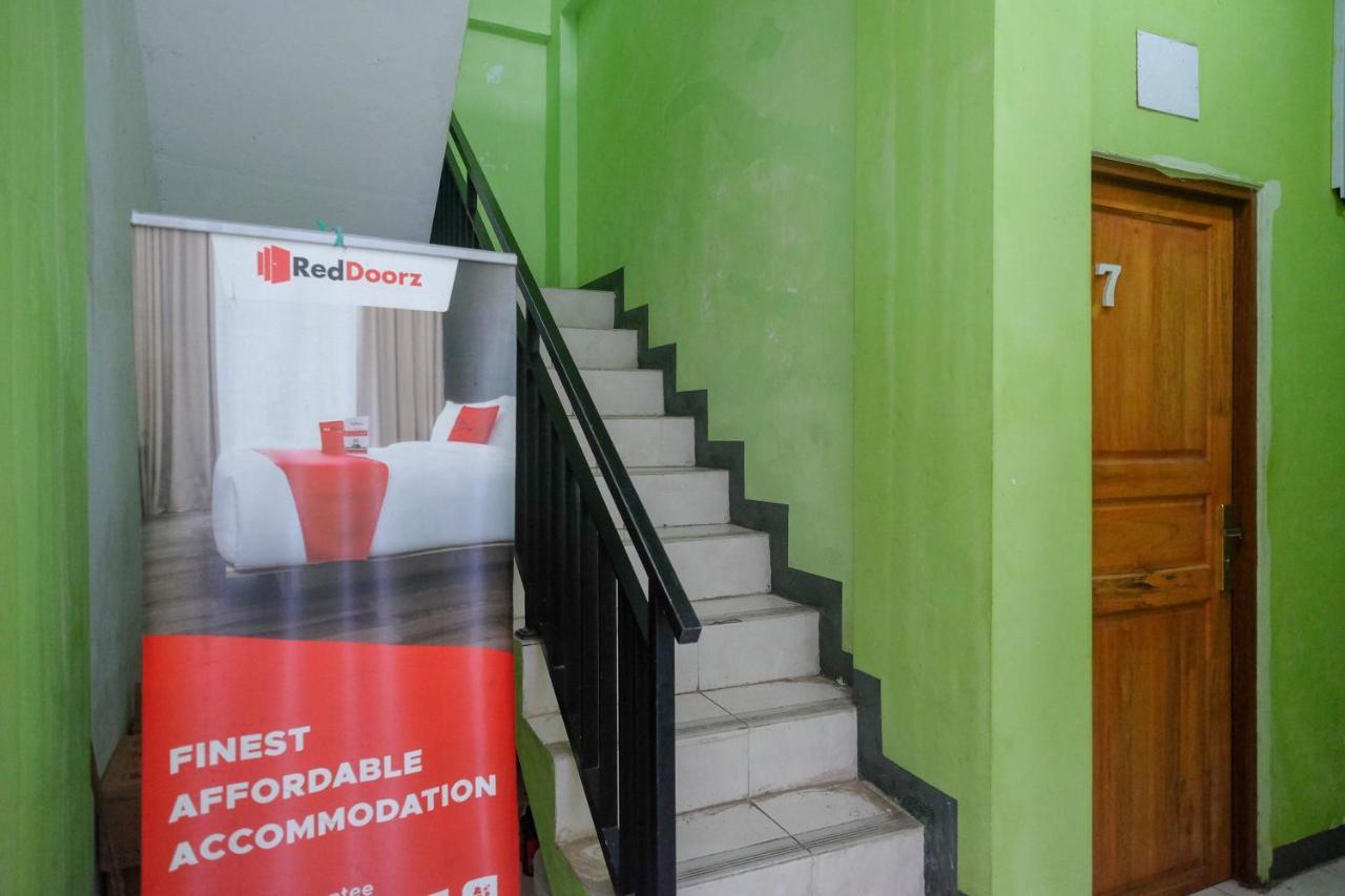 Reddoorz Near Politeknik Manado Hotel ภายนอก รูปภาพ