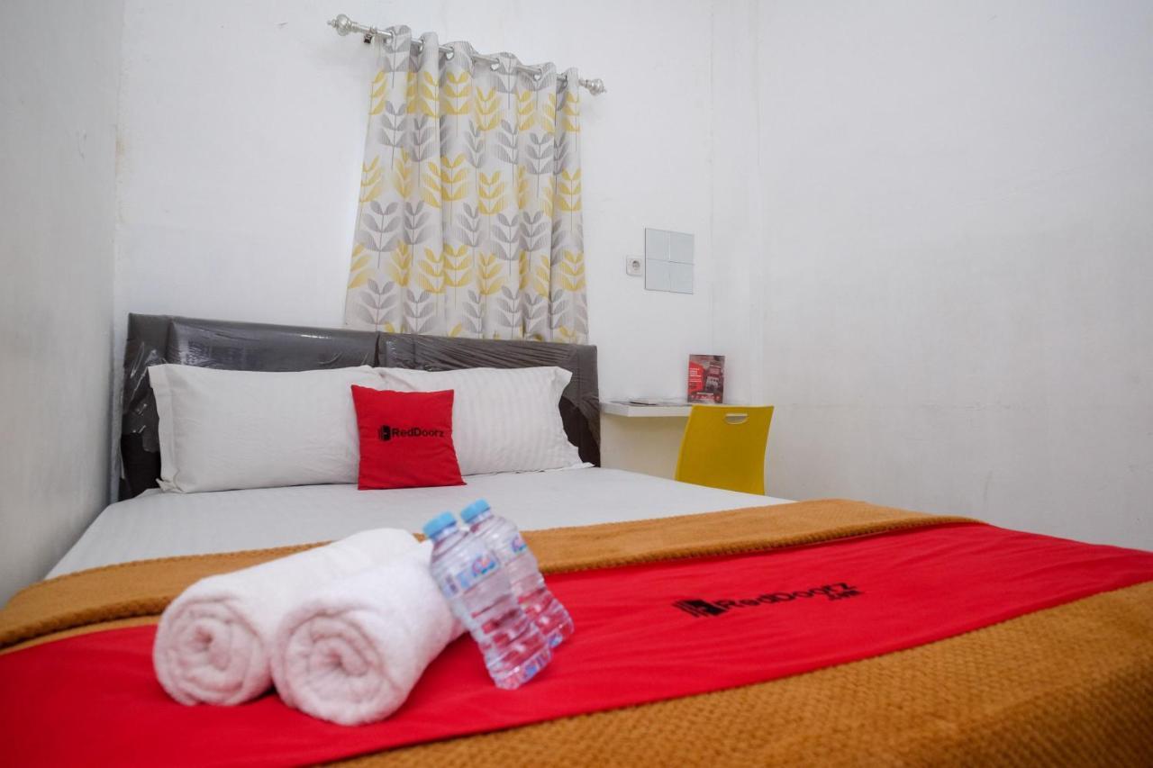 Reddoorz Near Politeknik Manado Hotel ภายนอก รูปภาพ