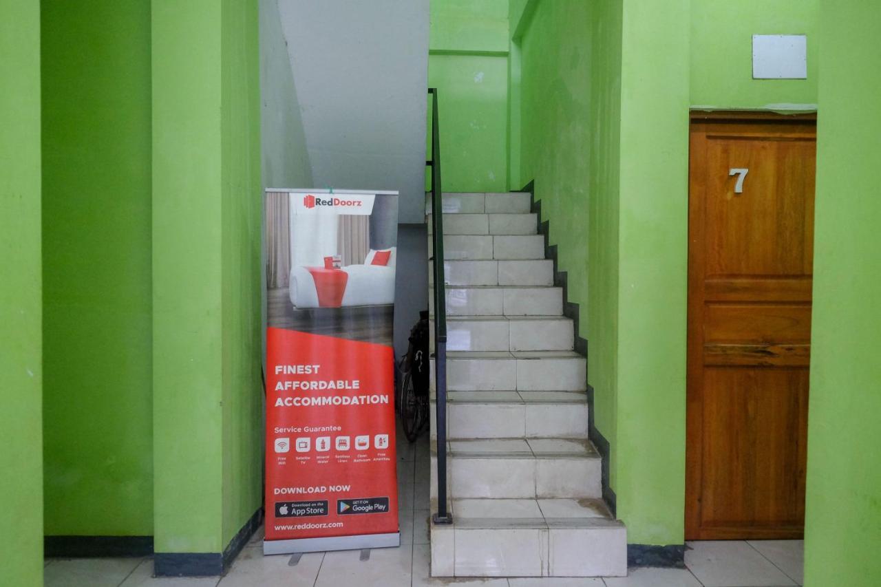 Reddoorz Near Politeknik Manado Hotel ภายนอก รูปภาพ